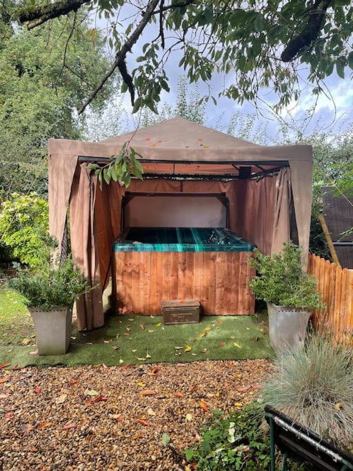 Appartement The Big Cosy Boudoir Bed + Hot Tub à Harvington Extérieur photo