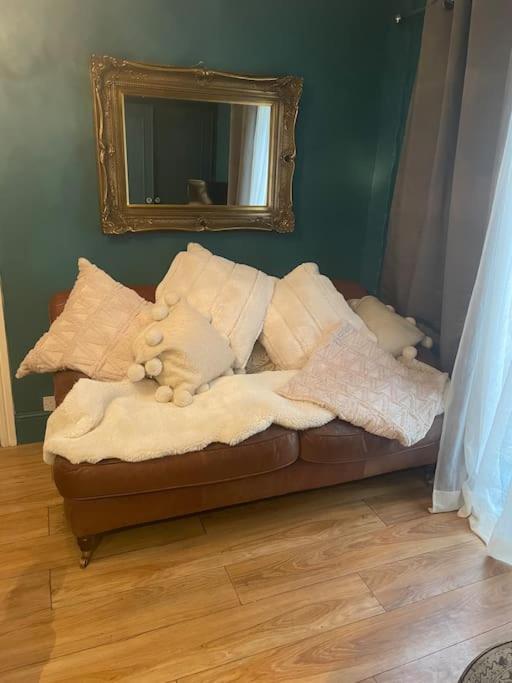 Appartement The Big Cosy Boudoir Bed + Hot Tub à Harvington Extérieur photo
